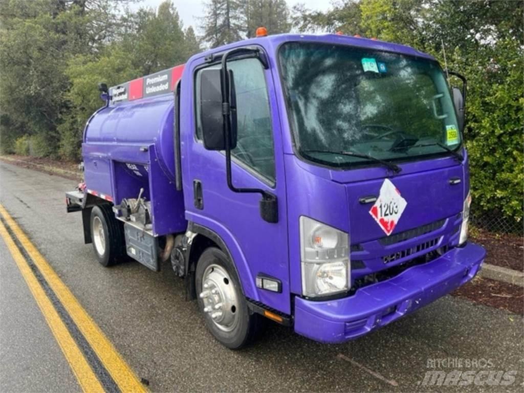 Isuzu NPR 탱커 트럭