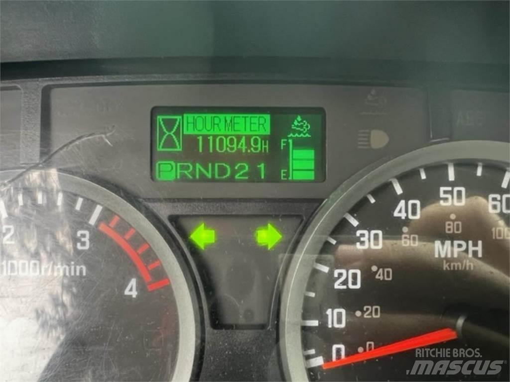 Isuzu NPR 탱커 트럭