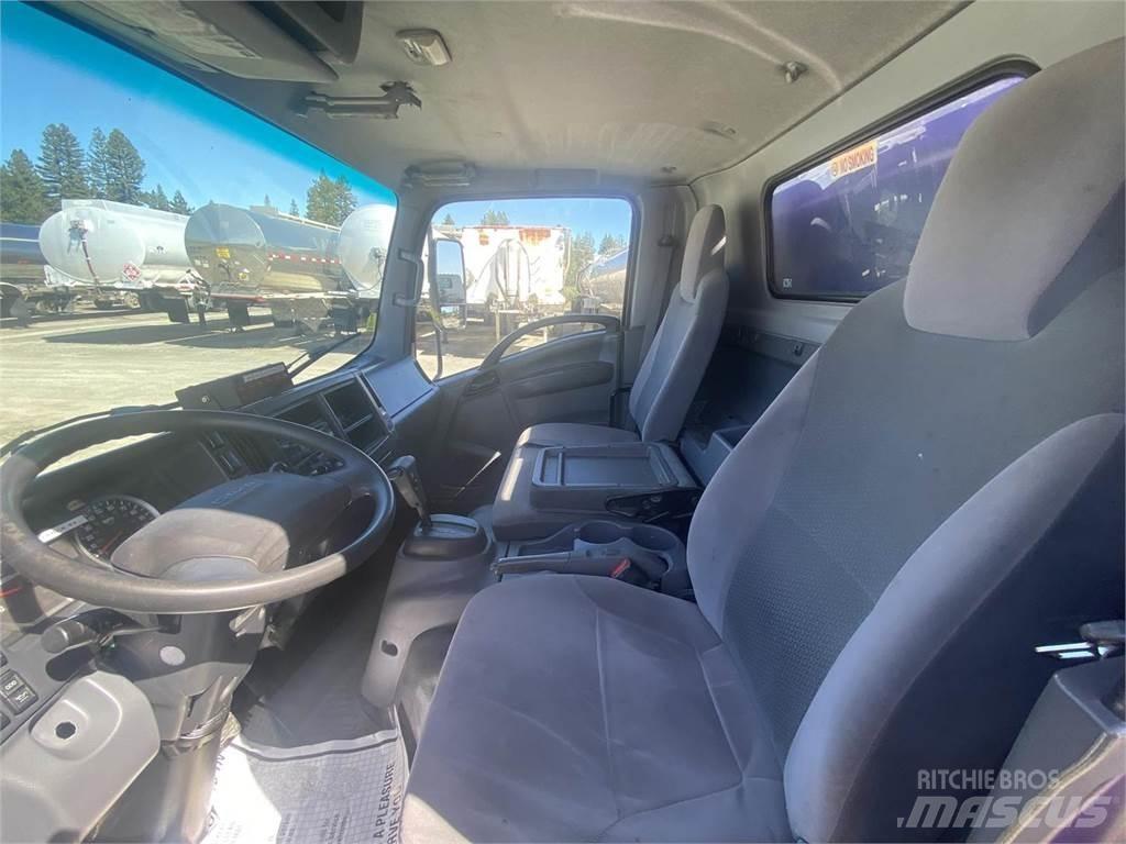 Isuzu NQR 탱커 트럭