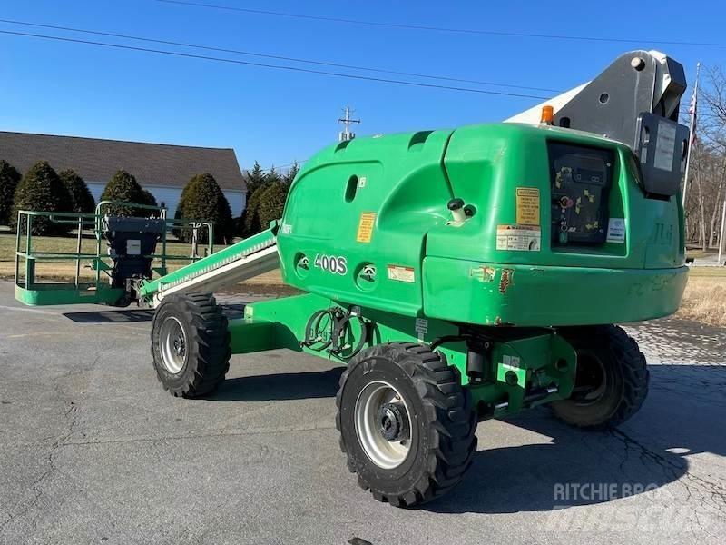 JLG 400S 견인식 전동이동 리프트