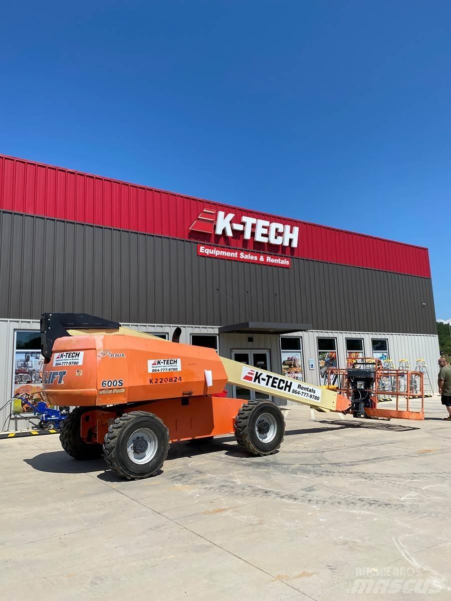 JLG 600S 견인식 전동이동 리프트