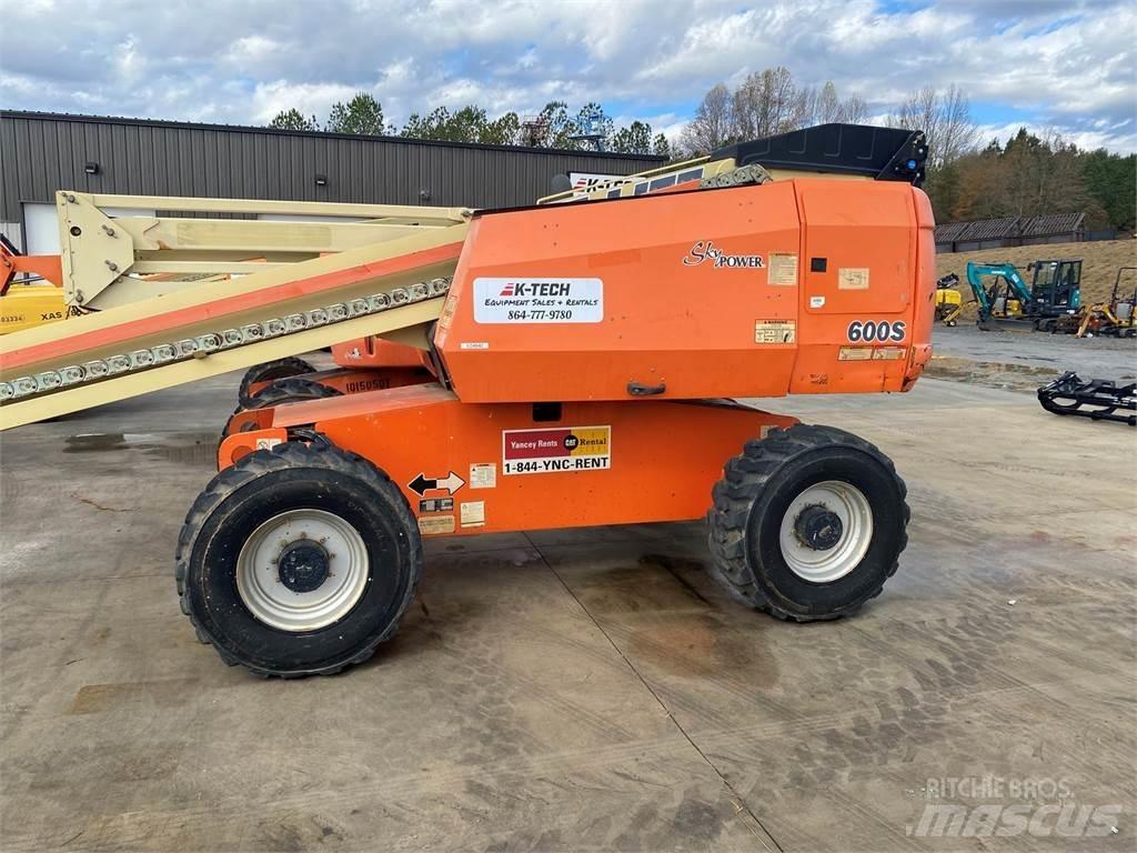 JLG 600S 견인식 전동이동 리프트