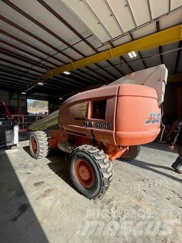JLG 600S 견인식 전동이동 리프트
