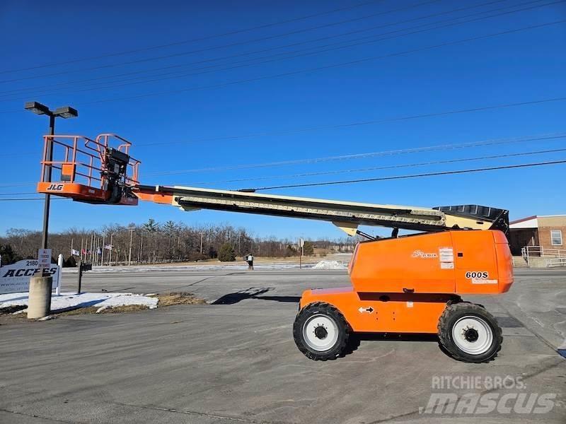 JLG 600S 견인식 전동이동 리프트