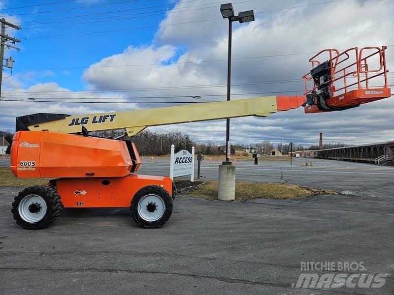 JLG 600S 견인식 전동이동 리프트