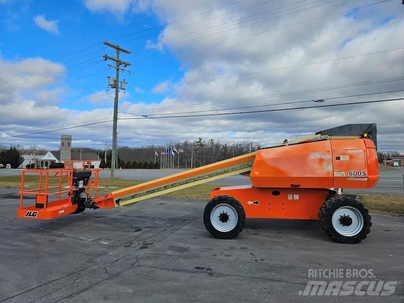 JLG 600S 견인식 전동이동 리프트