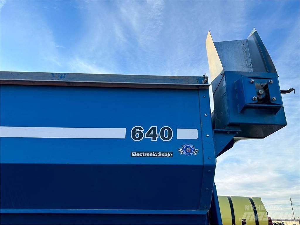 Kinze 640 곡물용 카트