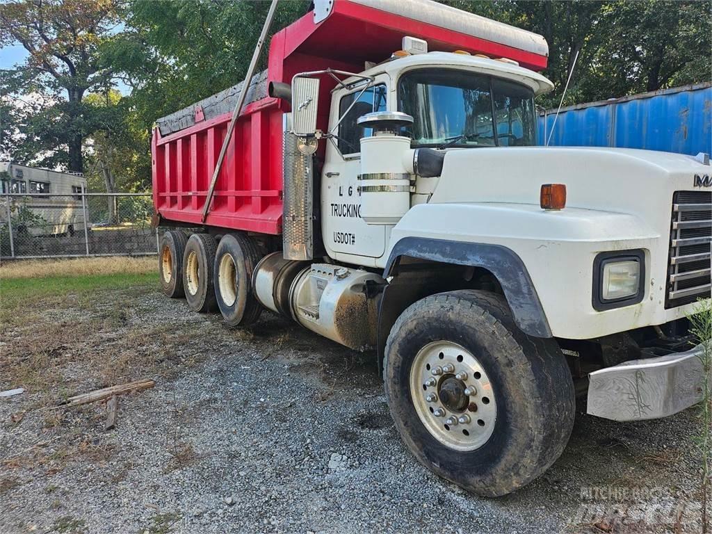 Mack 600RD 덤프 트럭