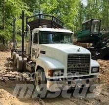 Mack CH613 목재 트럭