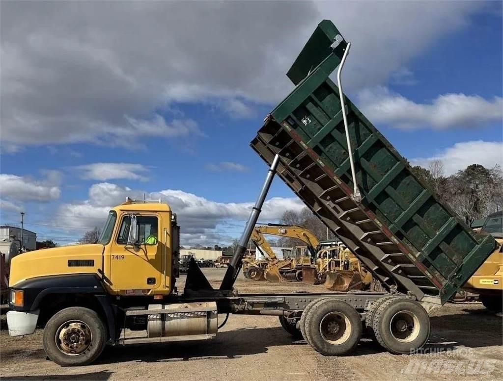 Mack CH613 덤프 트럭