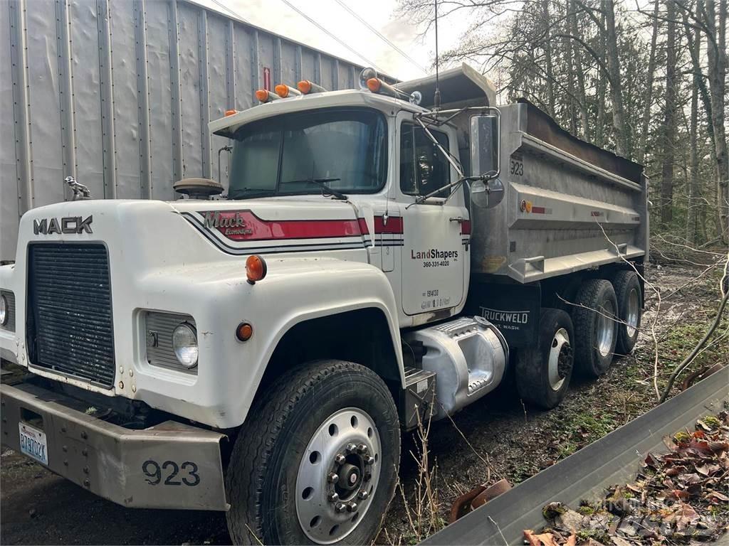 Mack RD600 덤프 트럭