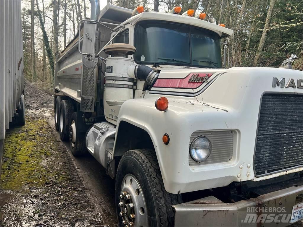 Mack RD600 덤프 트럭