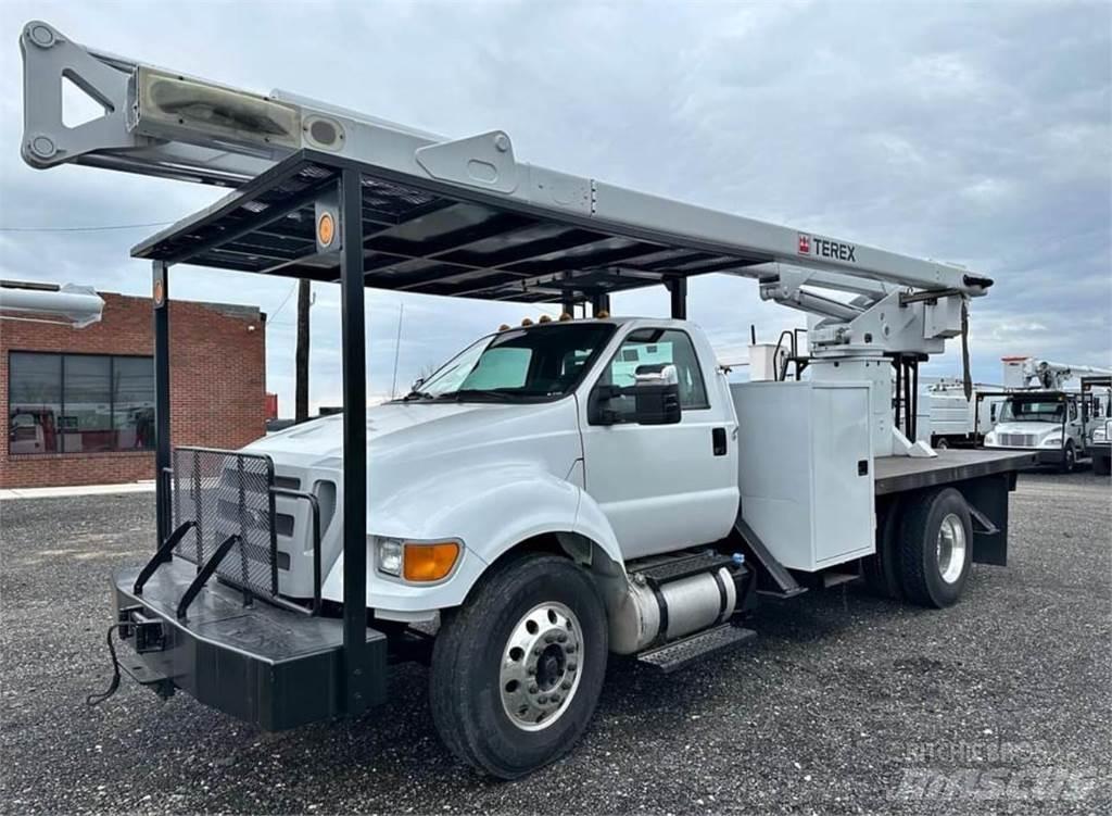 Terex XT60 트럭 탑재 고소작업대