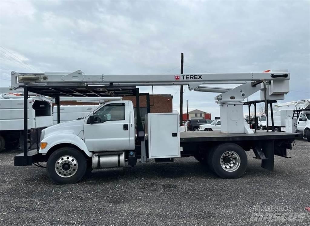 Terex XT60 트럭 탑재 고소작업대