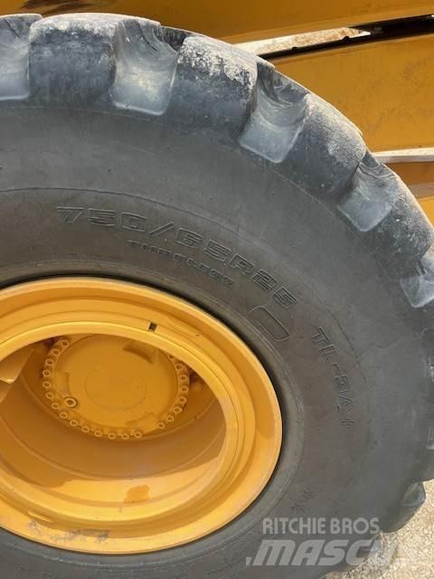 Volvo A25G 연결식 홀러