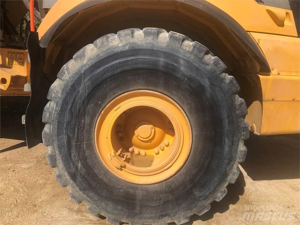 Volvo A40G 연결식 홀러