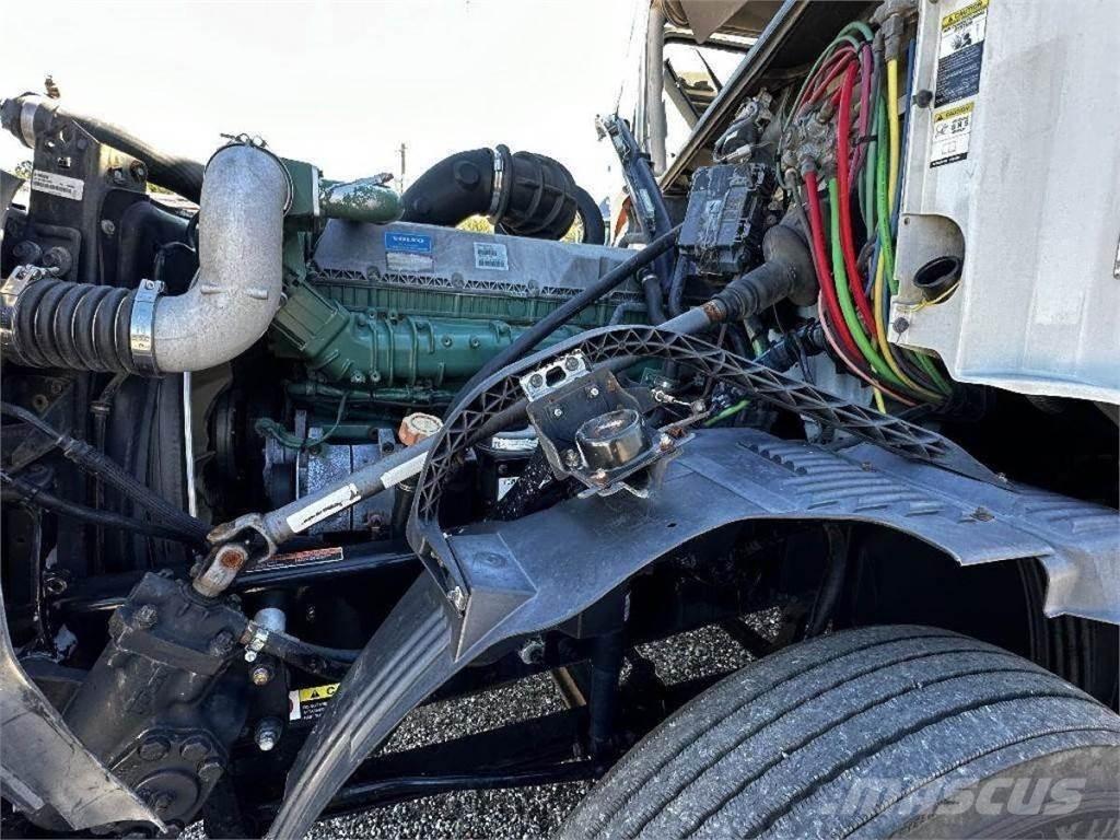 Volvo D13 엔진