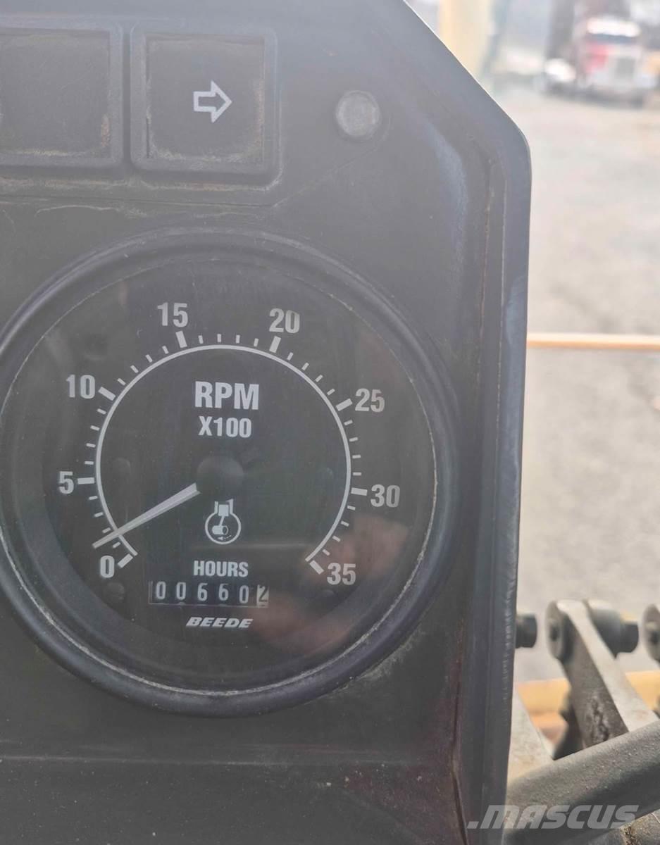 Volvo G86 그레이더