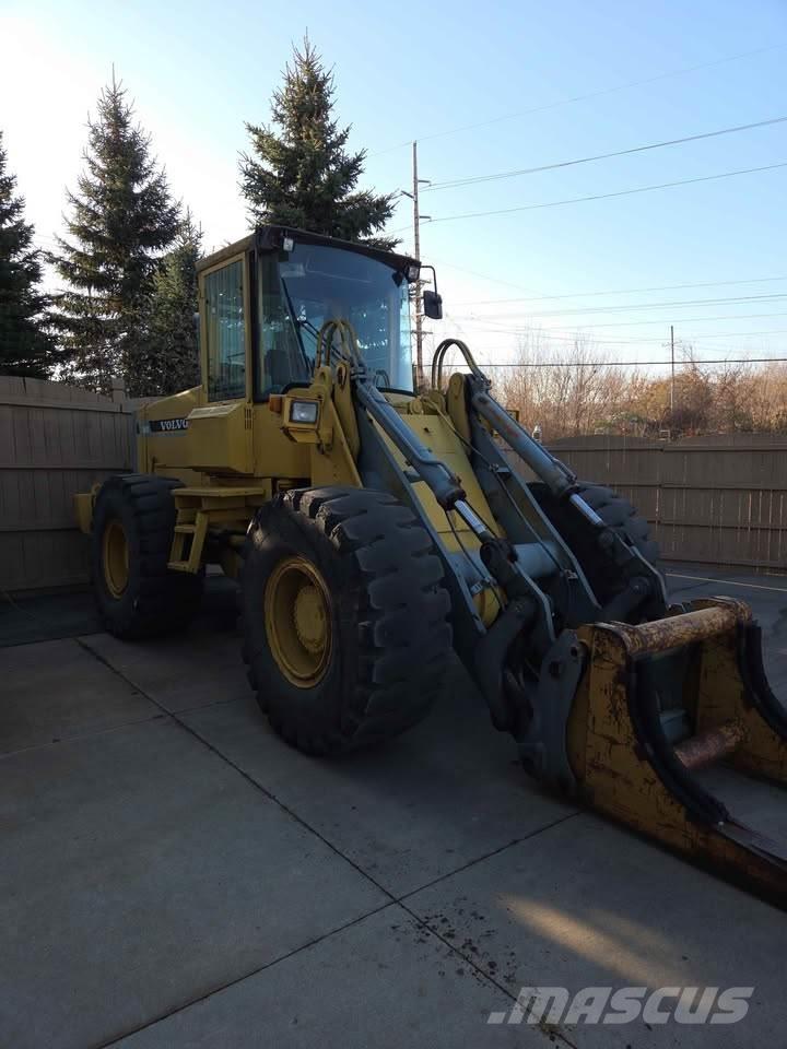 Volvo L90B  휠로우더