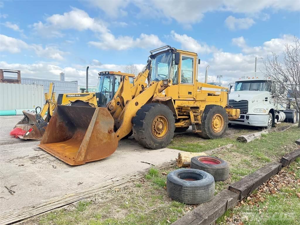 Volvo L90D  휠로우더