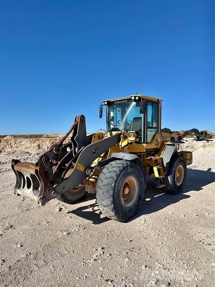 Volvo L90F  휠로우더