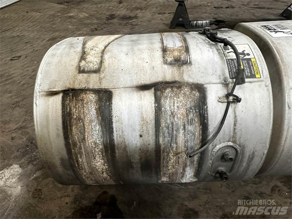 Volvo VNL 탱커 트럭