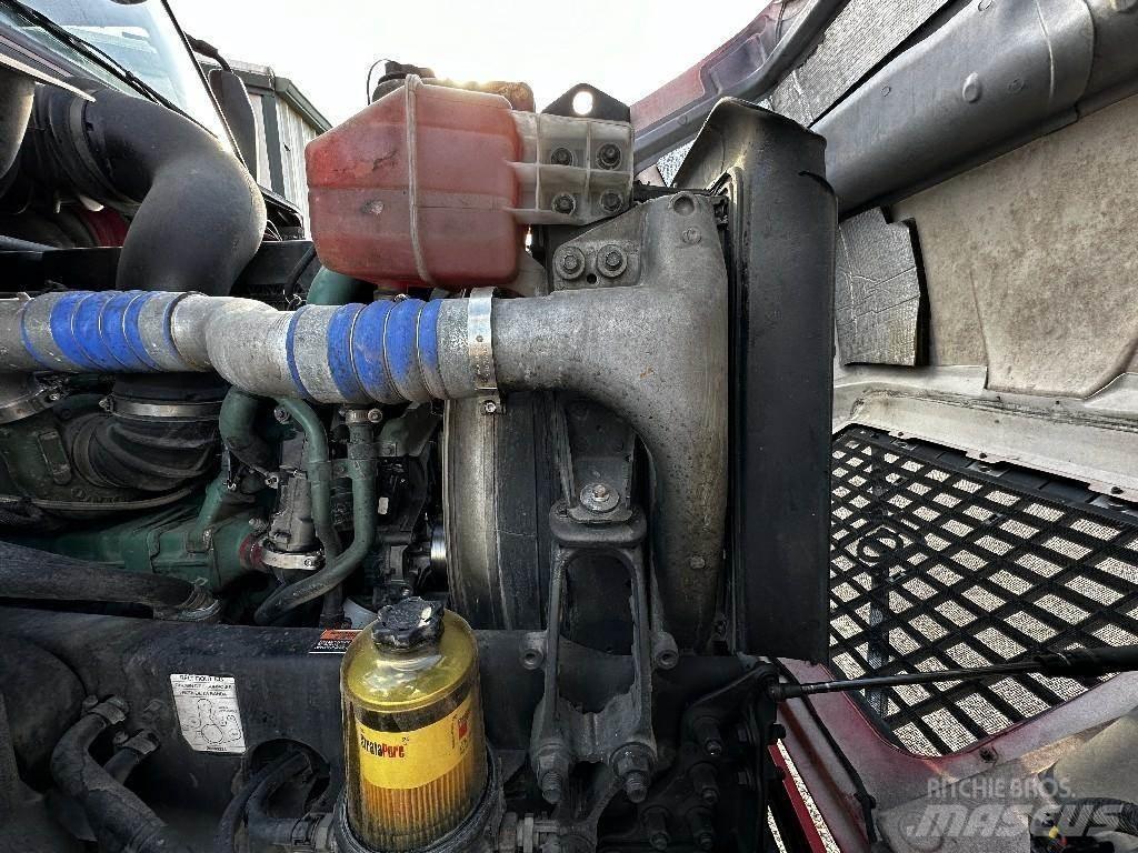 Volvo VNL 라디에이터