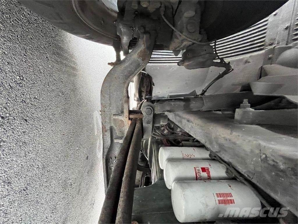 Volvo VNL 차축