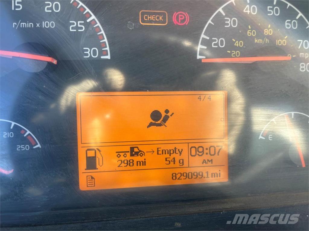 Volvo VNL 탱커 트럭