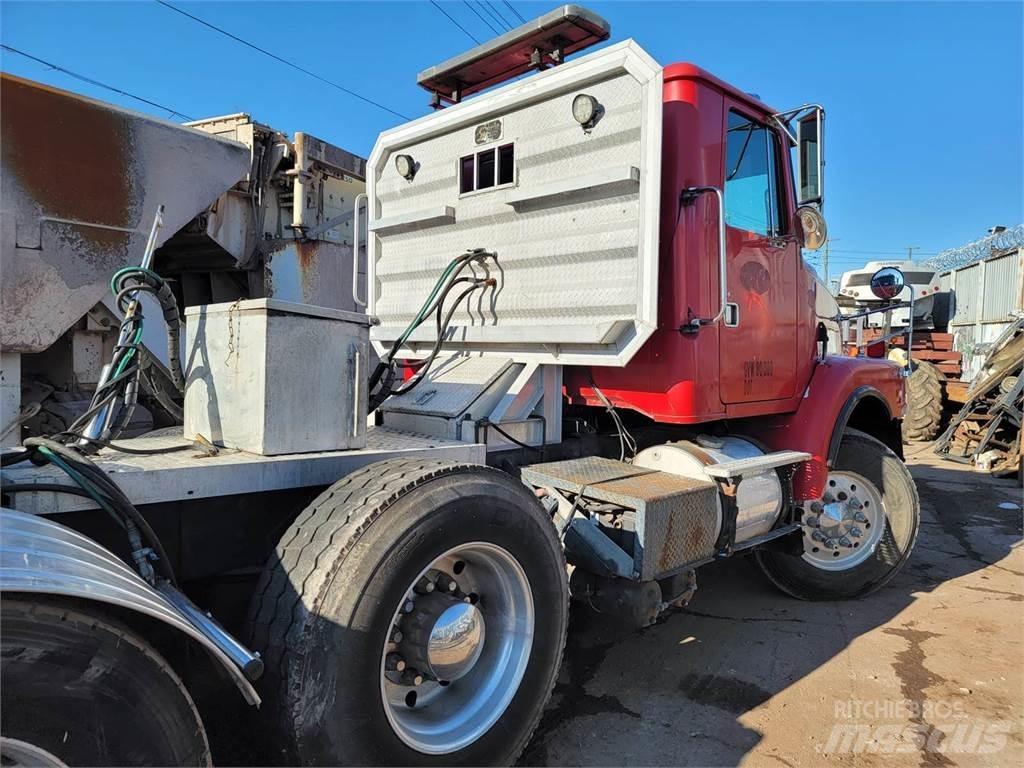 Volvo WG64 트랙터 유닛