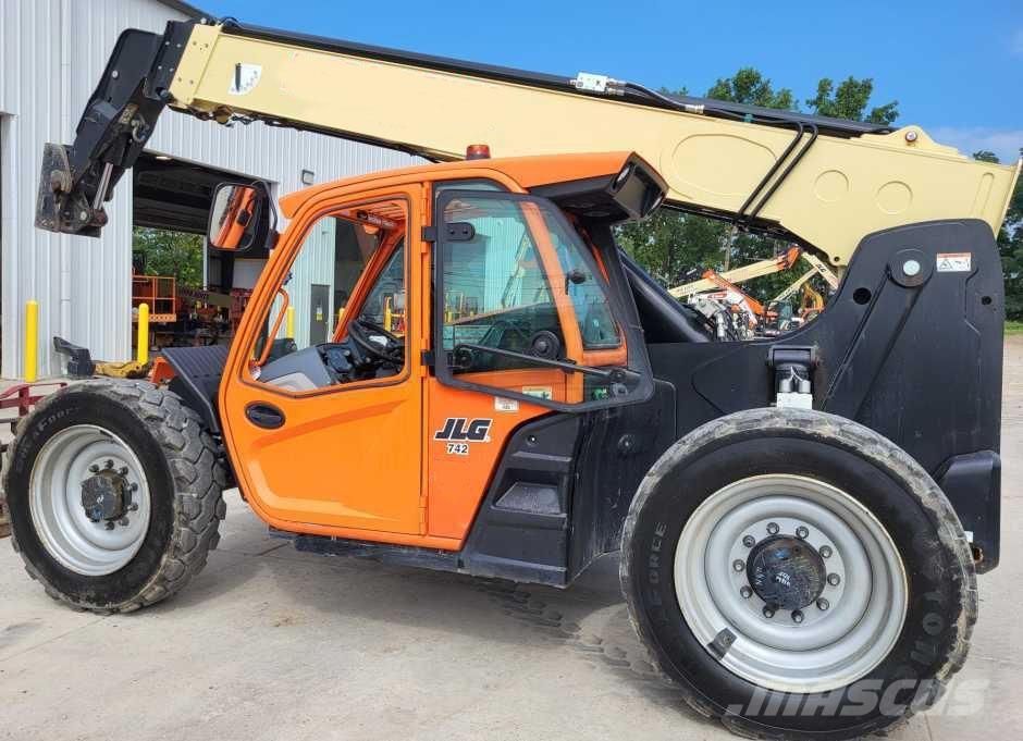 JLG 742 텔러 핸들러