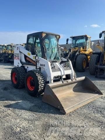 Bobcat A220  스키드로더