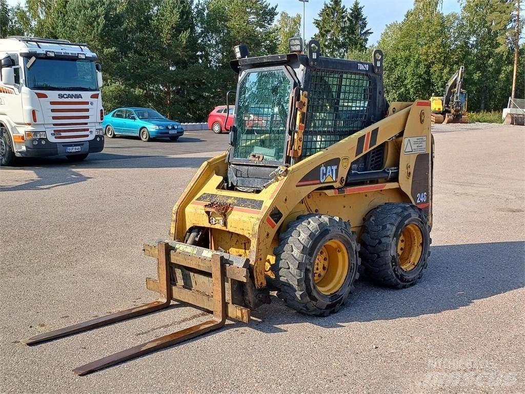 CAT 246  스키드로더