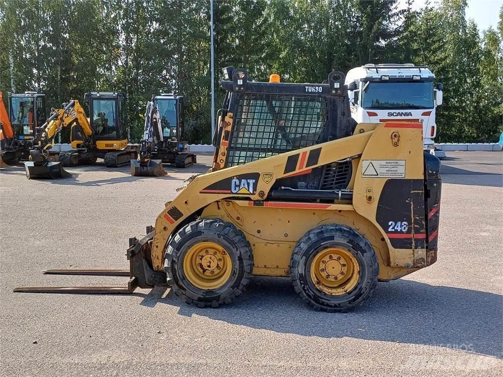 CAT 246  스키드로더