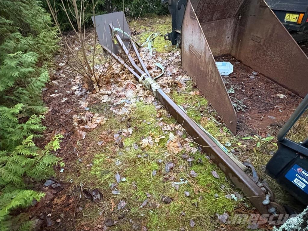 CAT TH 580 B 텔러 핸들러