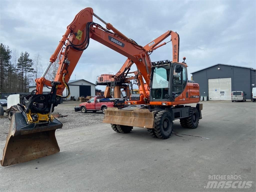 Doosan DX 140W  휠 굴삭기