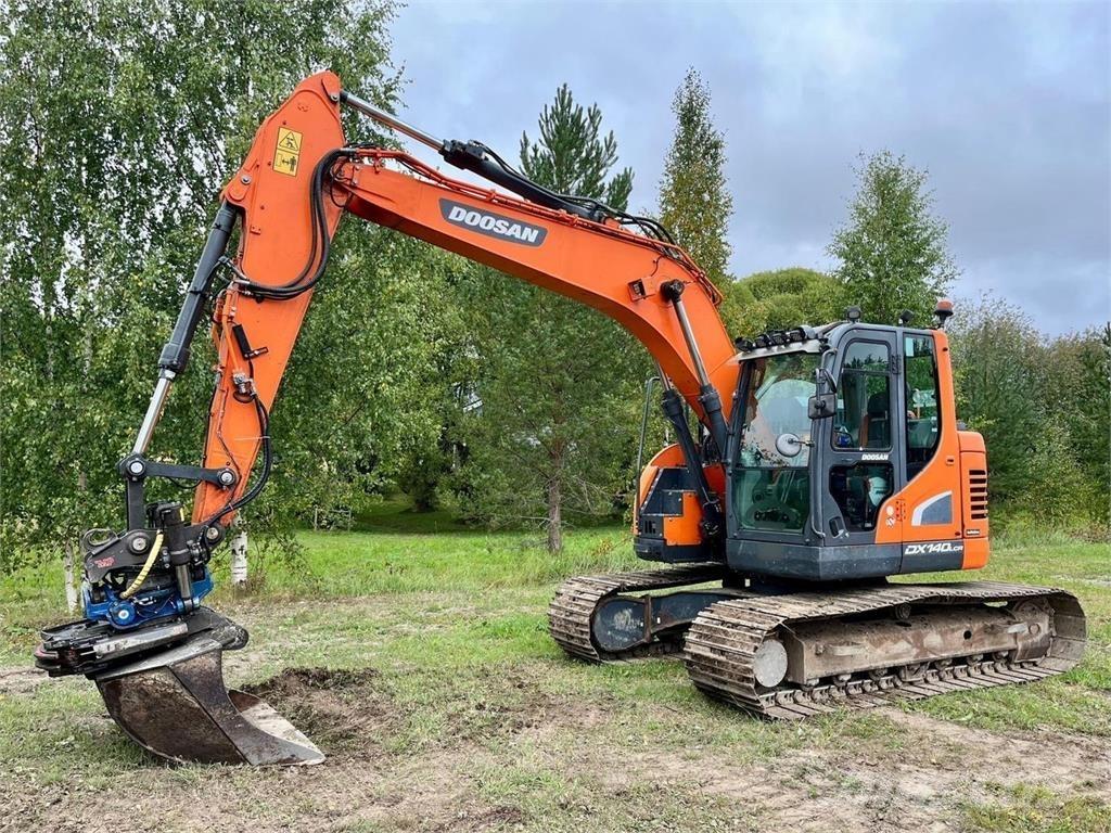 Doosan DX140LC 대형 굴삭기 29톤 이상