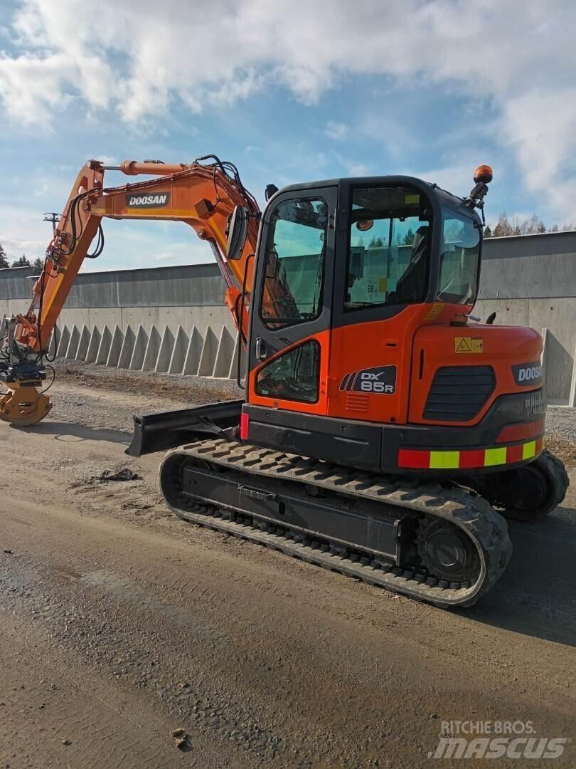 Doosan DX85 R 중형굴삭기 7톤-28톤