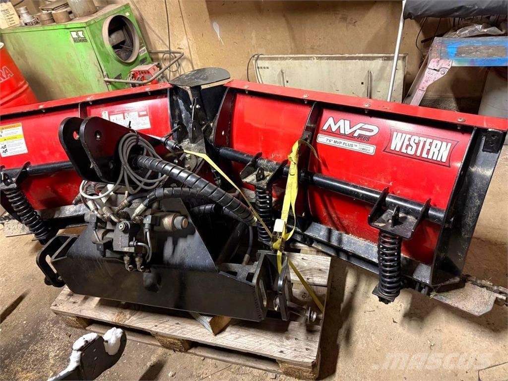 Hilltip Aura 제설 블레이드 및 제설기