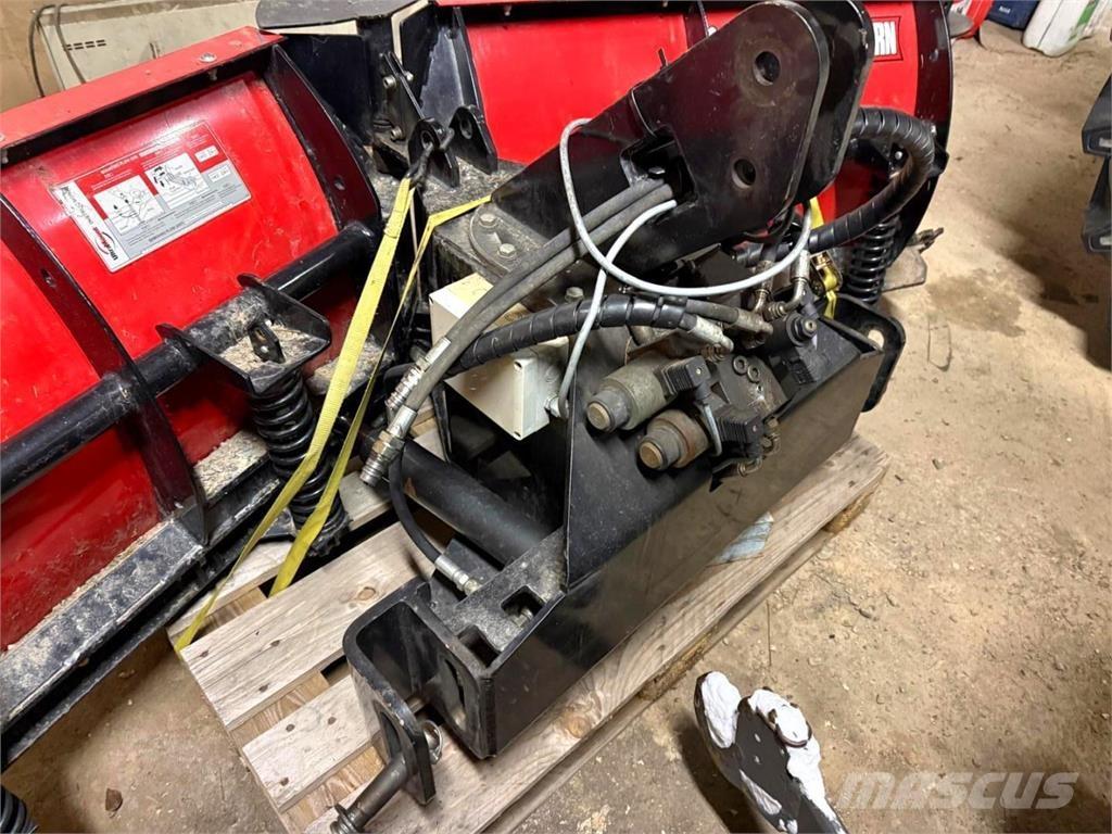 Hilltip Aura 제설 블레이드 및 제설기