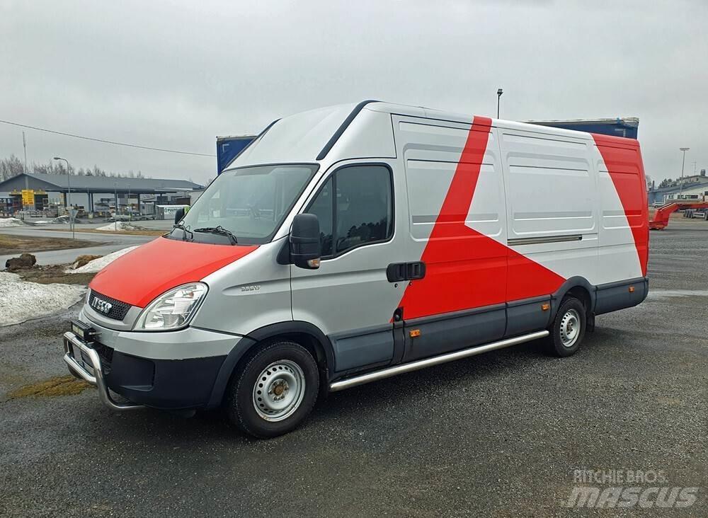 Iveco 35S17 패널 화물차