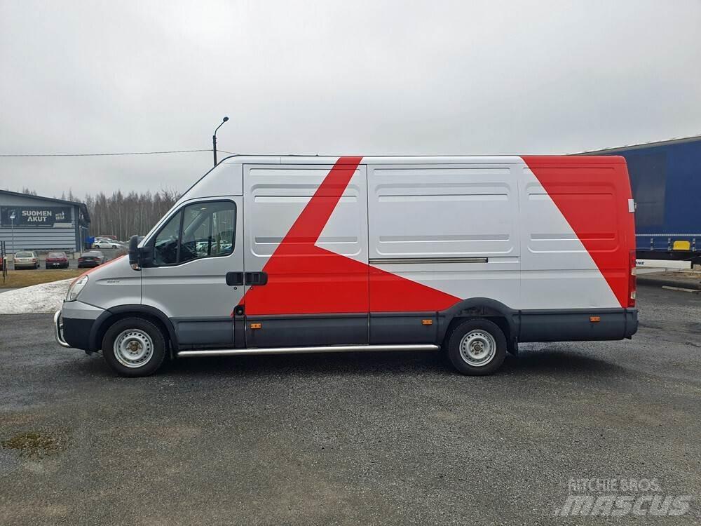 Iveco 35S17 패널 화물차