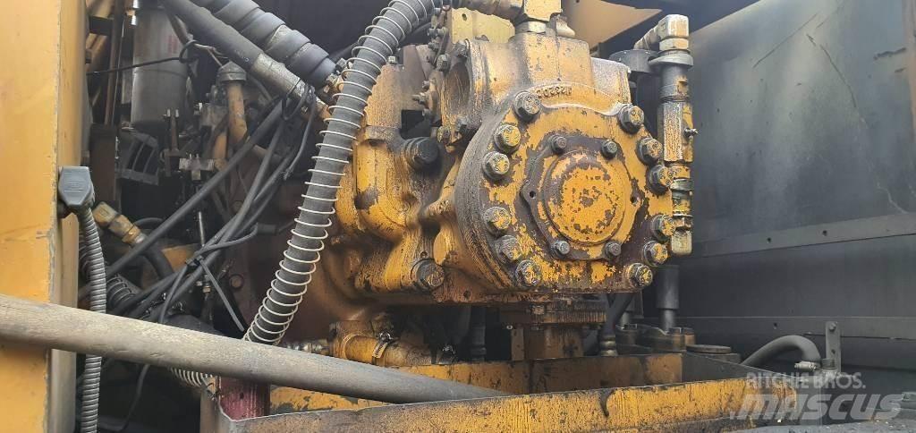 Komatsu PC300-3 대형 굴삭기 29톤 이상