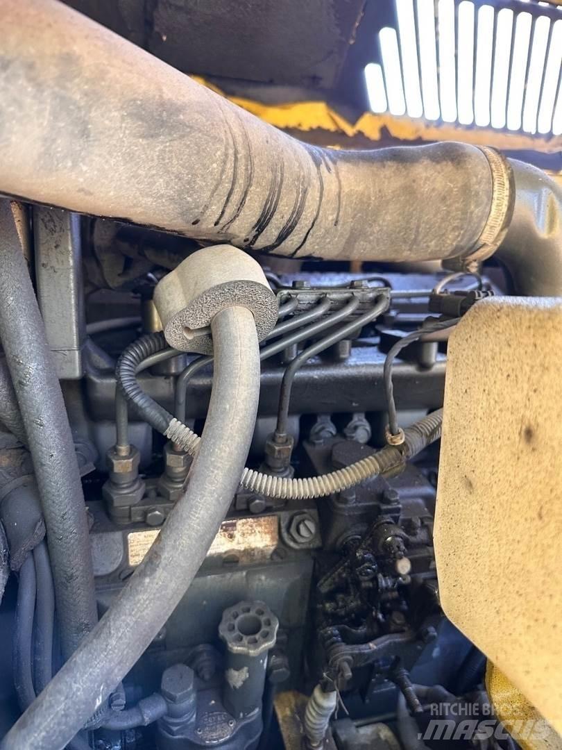 Komatsu PC70-7 중형굴삭기 7톤-28톤