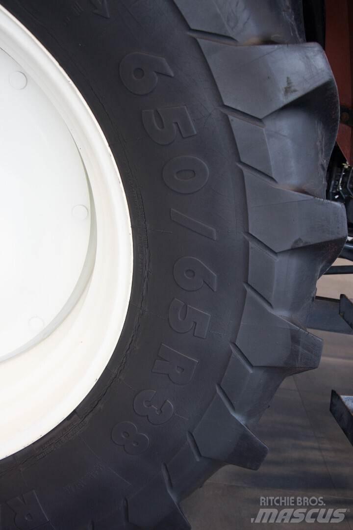New Holland M135 트랙터