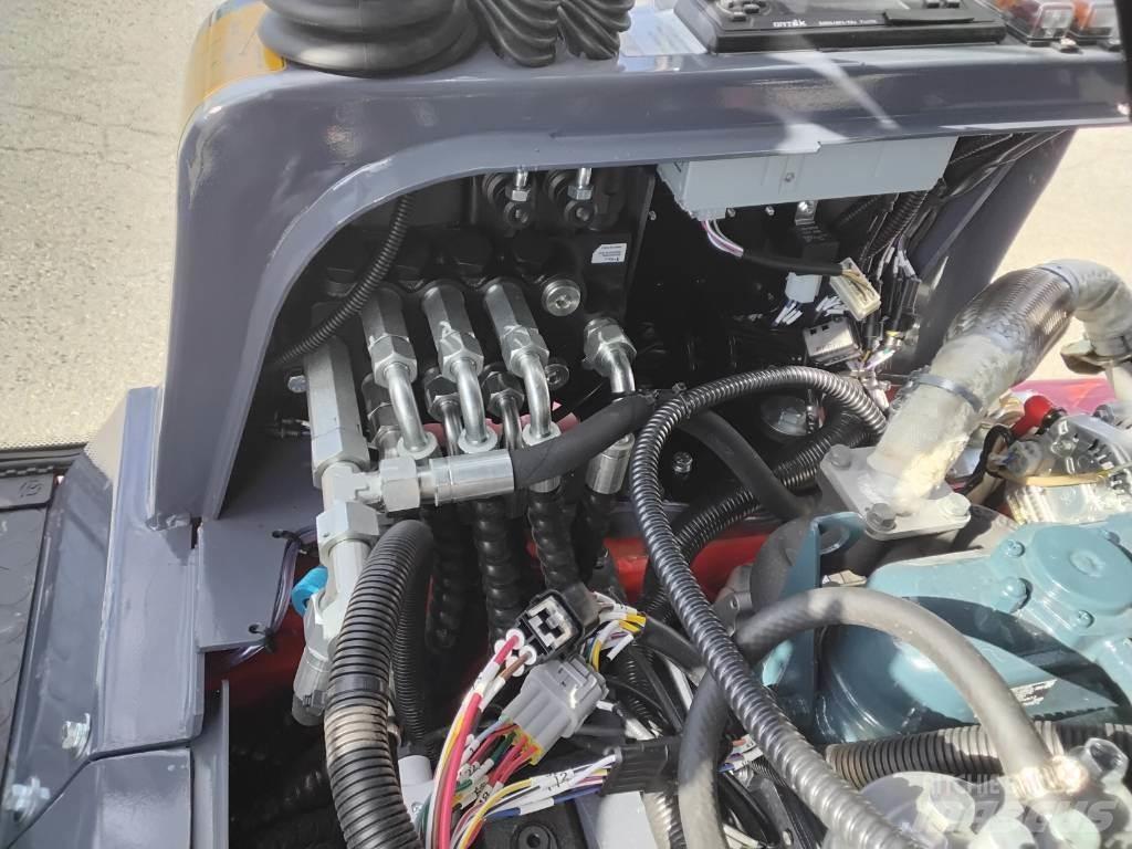 QuattroX QX-810 미니 로더