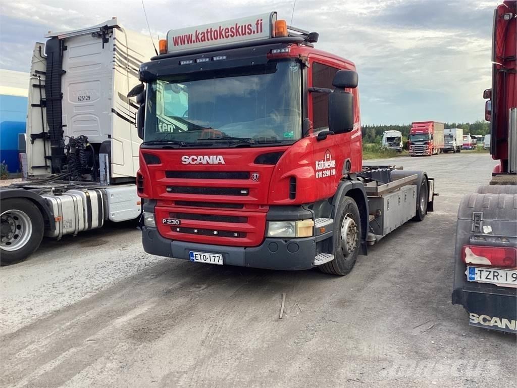 Scania P 320 훅 리프트 트럭