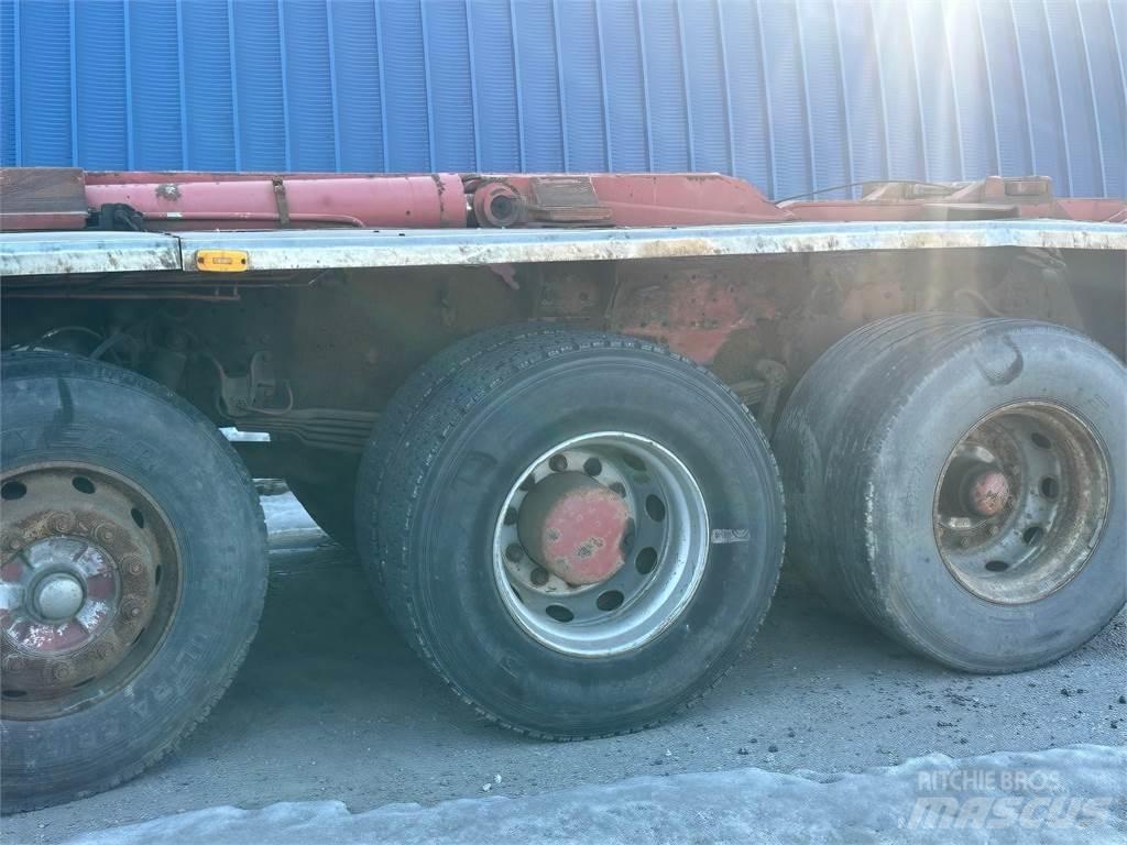 Sisu E14 훅 리프트 트럭