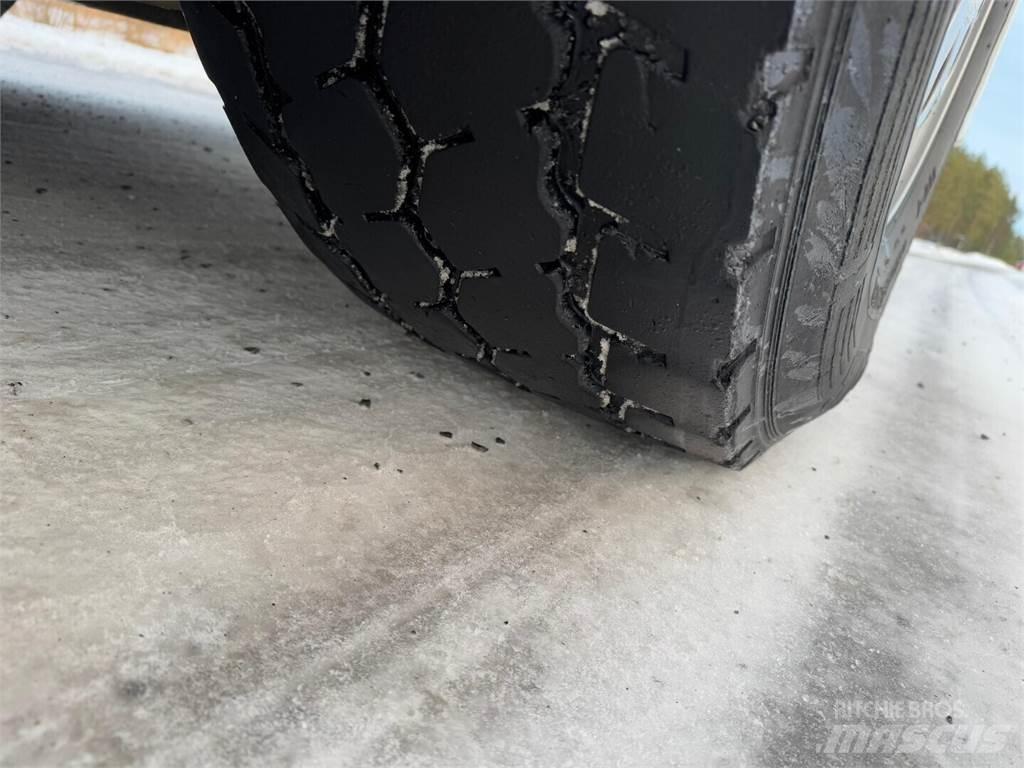 Sisu R500 산림 기계 운반 트럭