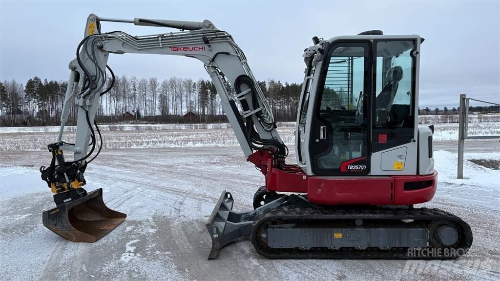 Takeuchi TB257FR 소형 굴삭기 7톤 미만